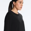 Kurzärmeliges T-Shirt aus Modal-Mischung mit abgerundetem Saum am Rücken
