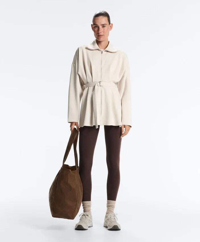 Lange Piqué-Jacke aus Baumwolle mit Gürtel Lange Piqué-Jacke aus Baumwolle mit Gürtel