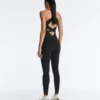 Langer Compressive Jumpsuit mit Neckholder Langer Compressive Jumpsuit mit Neckholder