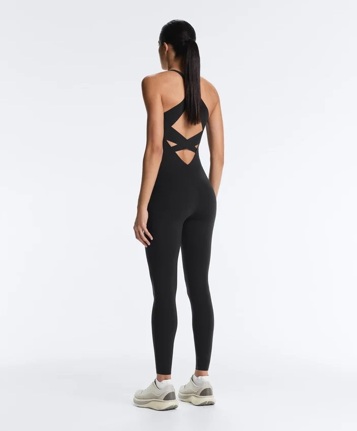 Langer Compressive Jumpsuit mit Neckholder Langer Compressive Jumpsuit mit Neckholder