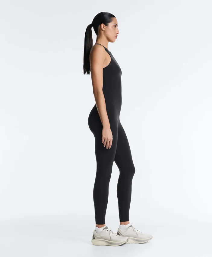 Langer Compressive Jumpsuit mit Neckholder Langer Compressive Jumpsuit mit Neckholder