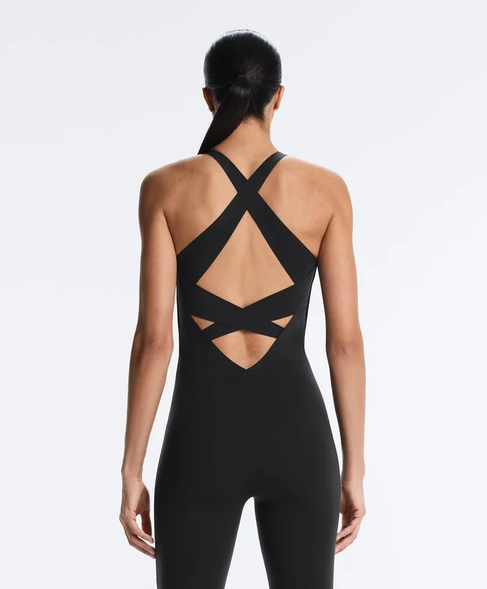 Langer Compressive Jumpsuit mit Neckholder Langer Compressive Jumpsuit mit Neckholder