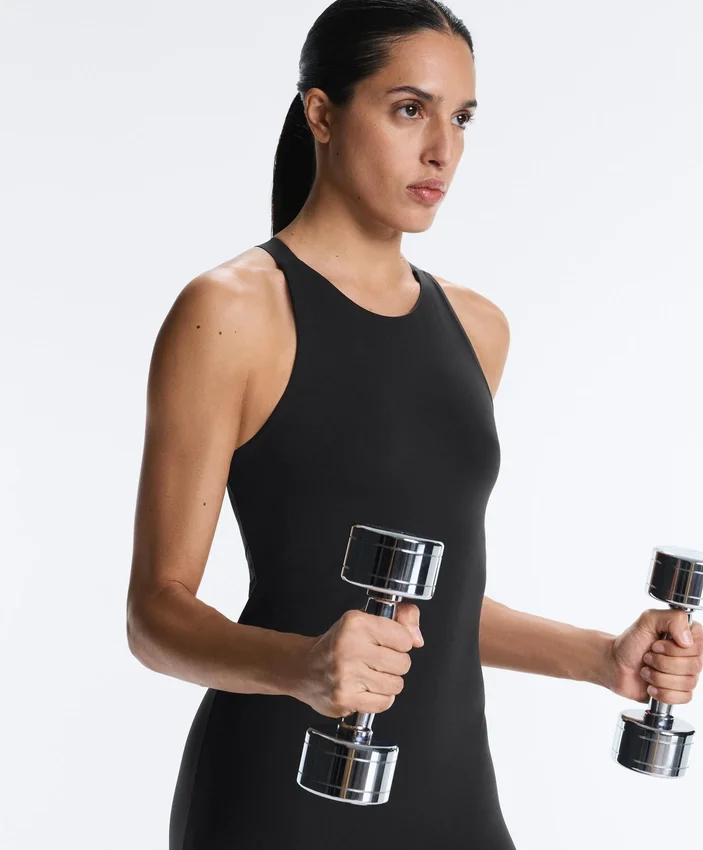 Langer Compressive Jumpsuit mit Neckholder Langer Compressive Jumpsuit mit Neckholder