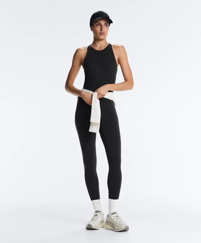 Langer Compressive Jumpsuit mit Neckholder Langer Compressive Jumpsuit mit Neckholder