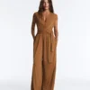 Langer Jumpsuit aus Modal-Mischgewebe mit gekreuztem Ausschnitt Langer Jumpsuit aus Modal-Mischgewebe mit gekreuztem Ausschnitt