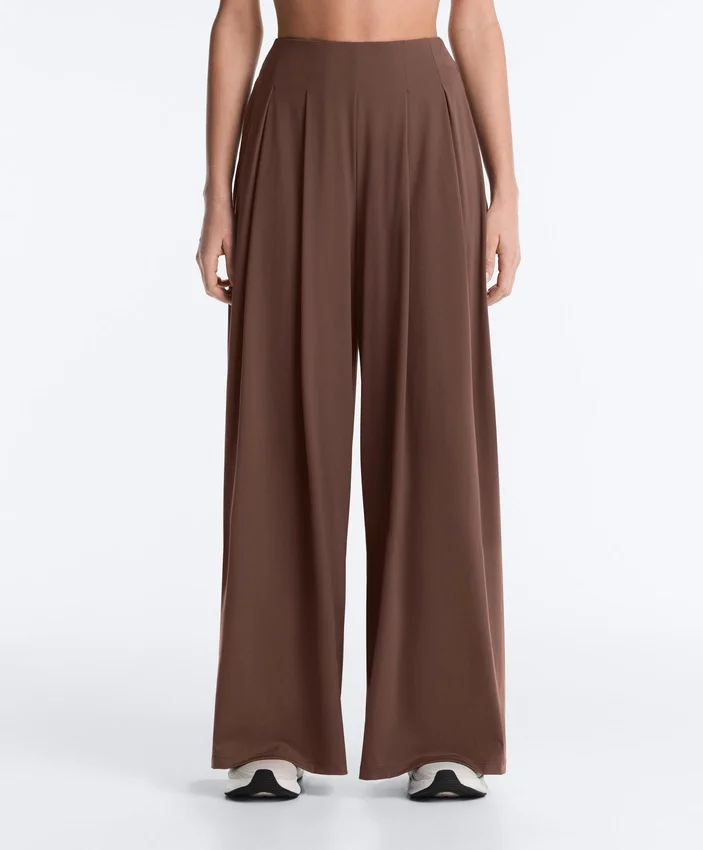Light Touch-Hose mit weitem Bein und Abnähern Light Touch-Hose mit weitem Bein und Abnähern