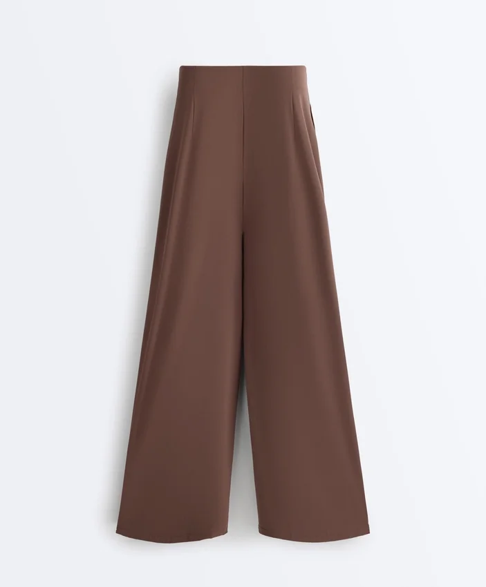 Light Touch-Hose mit weitem Bein und Abnähern Light Touch-Hose mit weitem Bein und Abnähern