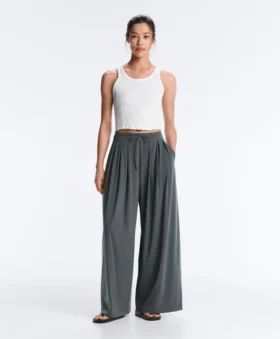 Light Touch-Hose mit weitem Bein und Abnähern