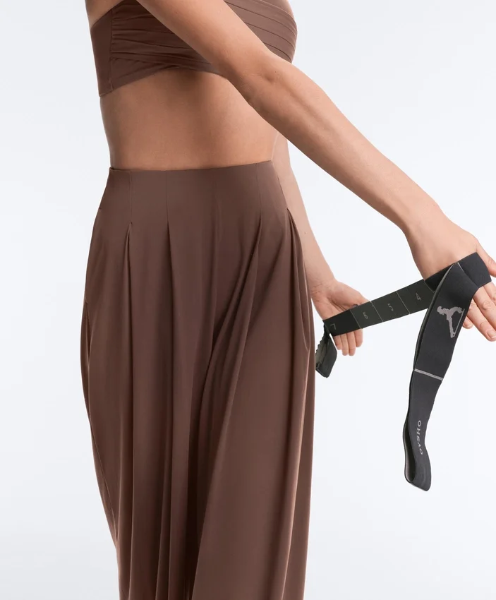 Light Touch-Hose mit weitem Bein und Abnähern Light Touch-Hose mit weitem Bein und Abnähern