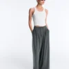 Light Touch-Hose mit weitem Bein und Abnähern Light Touch-Hose mit weitem Bein und Abnähern