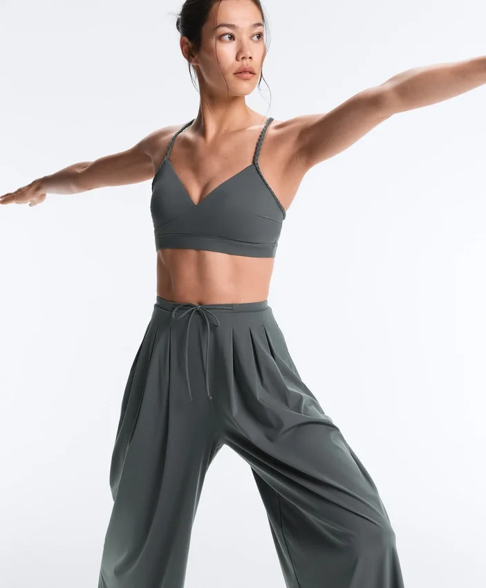Light Touch-Hose mit weitem Bein und Abnähern Light Touch-Hose mit weitem Bein und Abnähern