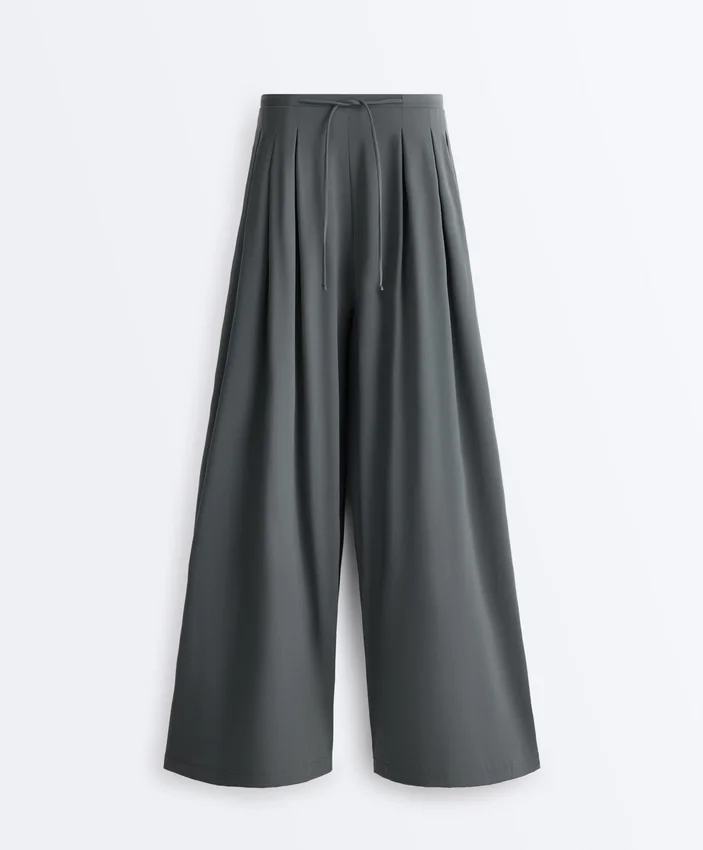 Light Touch-Hose mit weitem Bein und Abnähern Light Touch-Hose mit weitem Bein und Abnähern