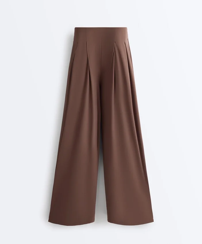 Light Touch-Hose mit weitem Bein und Abnähern Light Touch-Hose mit weitem Bein und Abnähern