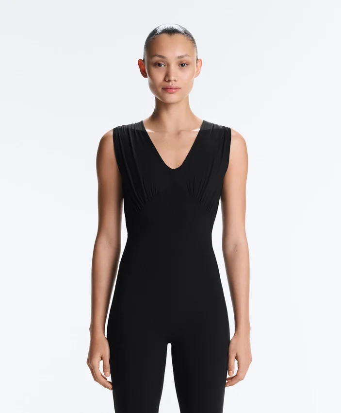 Light Touch Jumpsuit mit V-Ausschnitt Light Touch Jumpsuit mit V-Ausschnitt