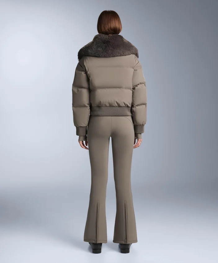 Wasserabweisende Stretch-Skihose mit ausgestelltem Bein Wasserabweisende Stretch-Skihose mit ausgestelltem Bein