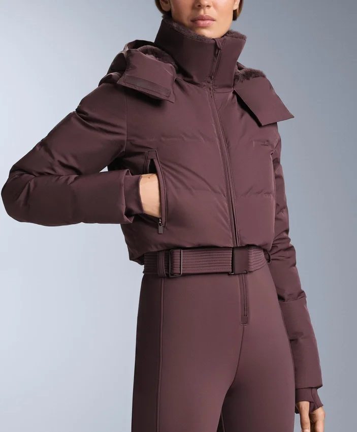 Minardi Piume Ski – wasserabweisender, gefütterter Jumpsuit mit 80 % Daunen- und 20 % Federfüllung Minardi Piume Ski – wasserabweisender, gefütterter Jumpsuit mit 80 % Daunen- und 20 % Federfüllung