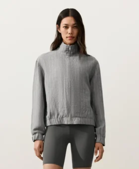 Nadelstreifen-Jacke aus 100 % Leinen mit hohem Kragen Nadelstreifen-Jacke aus 100 % Leinen mit hohem Kragen
