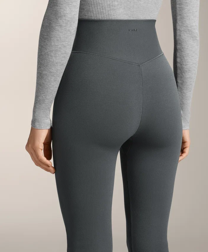 Nahtlose, extra warme Flare-Hose mit superhoher Taille Nahtlose, extra warme Flare-Hose mit superhoher Taille