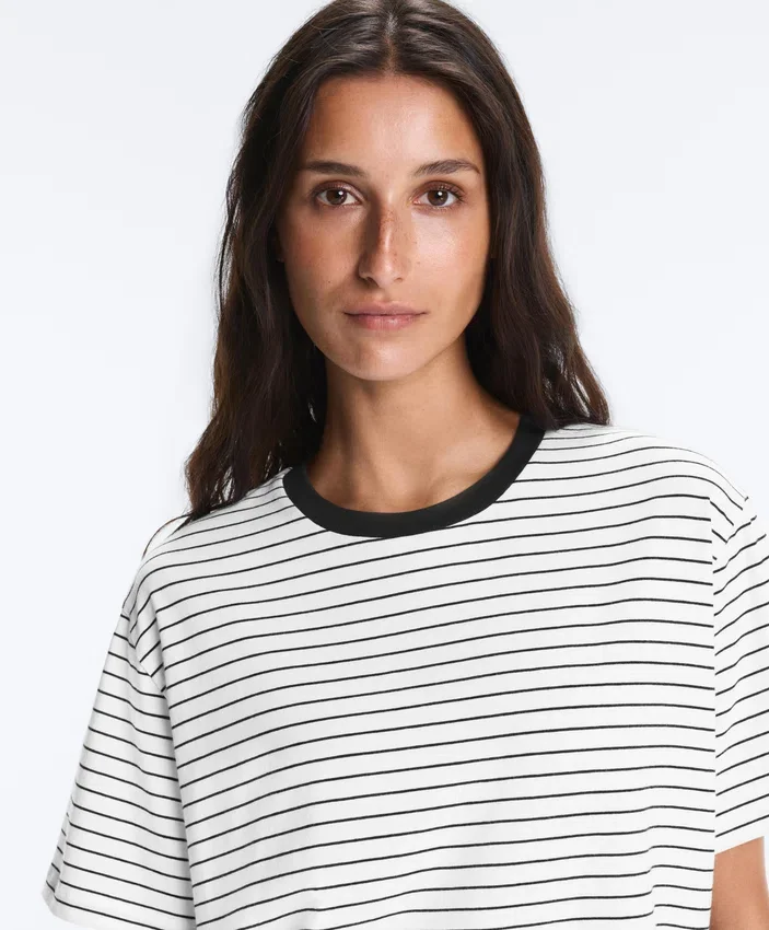 Oversize-T-Shirt aus Baumwollmischung mit kurzen Ärmeln und Kontraststreifen Oversize-T-Shirt aus Baumwollmischung mit kurzen Ärmeln und Kontraststreifen
