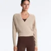 Pullover aus gekreuztem Rippenstrick Pullover aus gekreuztem Rippenstrick