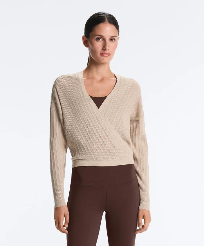 Pullover aus gekreuztem Rippenstrick Pullover aus gekreuztem Rippenstrick