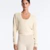Pullover aus gekreuztem Rippenstrick Pullover aus gekreuztem Rippenstrick
