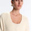 Pullover aus gekreuztem Rippenstrick Pullover aus gekreuztem Rippenstrick