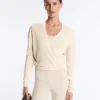 Pullover aus gekreuztem Rippenstrick Pullover aus gekreuztem Rippenstrick