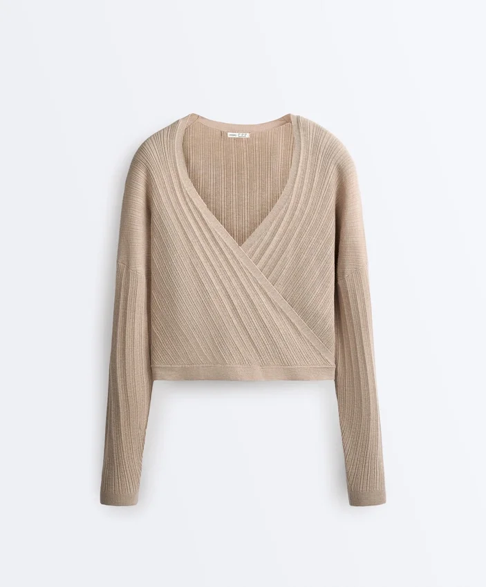 Pullover aus gekreuztem Rippenstrick Pullover aus gekreuztem Rippenstrick