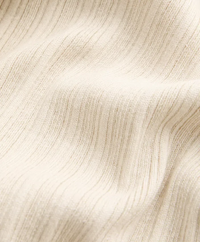 Pullover aus gekreuztem Rippenstrick Pullover aus gekreuztem Rippenstrick