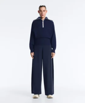 Pullover mit halbem Reissverschluss und hohem Kragen Pullover mit halbem Reissverschluss und hohem Kragen