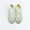 Sneaker aus einer Kombination aus Spaltleder und Stoff Sneaker aus einer Kombination aus Spaltleder und Stoff
