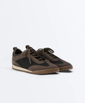Sneaker aus Materialmix Sneaker aus Materialmix