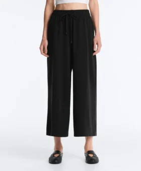Soft Touch-Hose mit weitem Schnitt und Cropped-Stil mit Modal