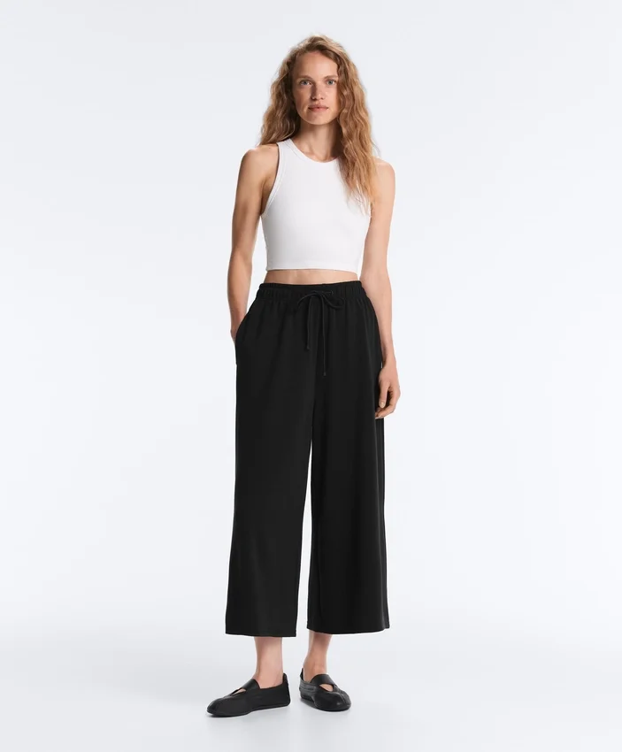 Tops aus Modal-Mischgewebe mit Cups Tops aus Modal-Mischgewebe mit Cups