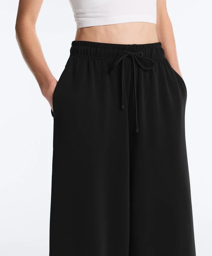 Soft Touch-Hose mit weitem Schnitt und Cropped-Stil mit Modal Soft Touch-Hose mit weitem Schnitt und Cropped-Stil mit Modal