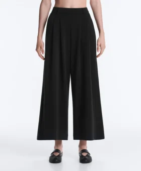 Soft Touch-Hose mit weitem Schnitt und kurzen Hosenbeinen aus Modal mit Falten