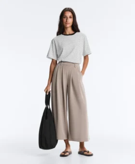 Soft Touch-Hose mit weitem Schnitt und kurzen Hosenbeinen aus Modal mit Falten
