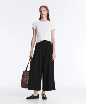 Soft Touch-Hose mit weitem Schnitt und kurzen Hosenbeinen aus Modal mit Falten