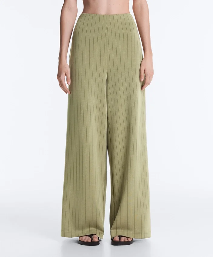 Soft Touch-Nadelstreifen-Hose mit weitem Bein und hoher Taille Soft Touch-Nadelstreifen-Hose mit weitem Bein und hoher Taille