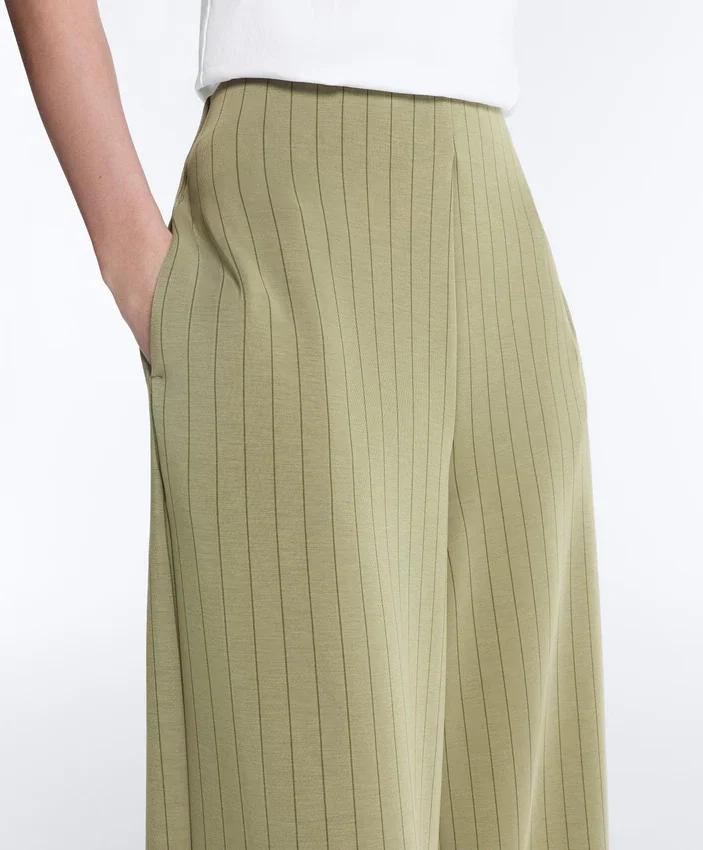 Soft Touch-Nadelstreifen-Hose mit weitem Bein und hoher Taille Soft Touch-Nadelstreifen-Hose mit weitem Bein und hoher Taille
