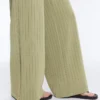 Soft Touch-Nadelstreifen-Hose mit weitem Bein und hoher Taille Soft Touch-Nadelstreifen-Hose mit weitem Bein und hoher Taille