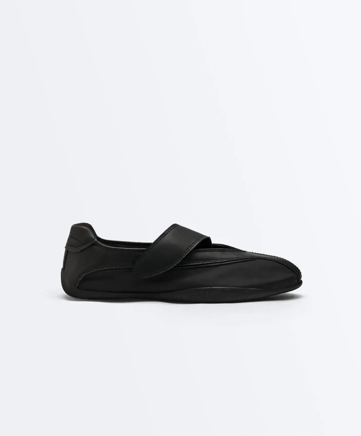 Sport-Ballerinas mit flachen Schuhen Sport-Ballerinas mit flachen Schuhen