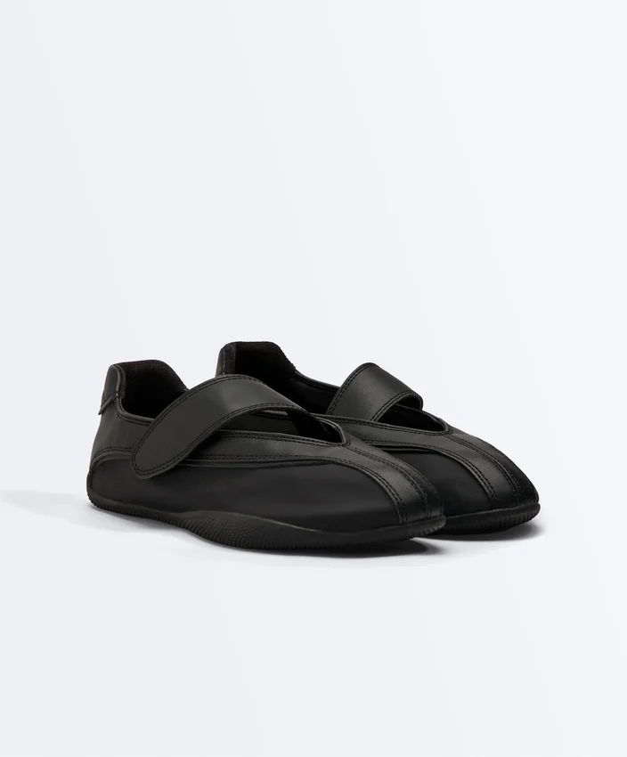 Sport-Ballerinas mit flachen Schuhen Sport-Ballerinas mit flachen Schuhen