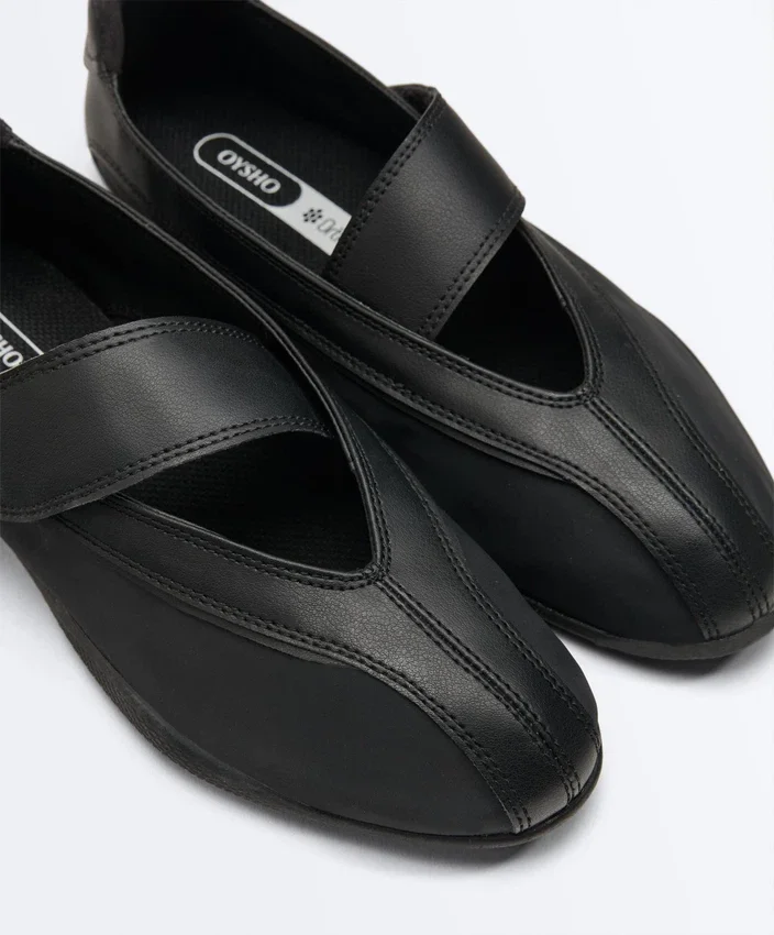 Sport-Ballerinas mit flachen Schuhen Sport-Ballerinas mit flachen Schuhen