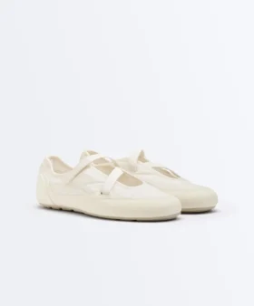 Sportliche flache Schuhe aus Nylon Sportliche flache Schuhe aus Nylon