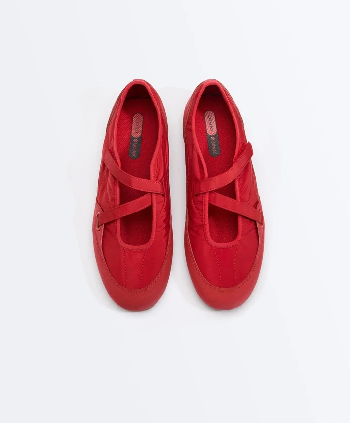 Sportliche flache Schuhe aus Nylon Sportliche flache Schuhe aus Nylon