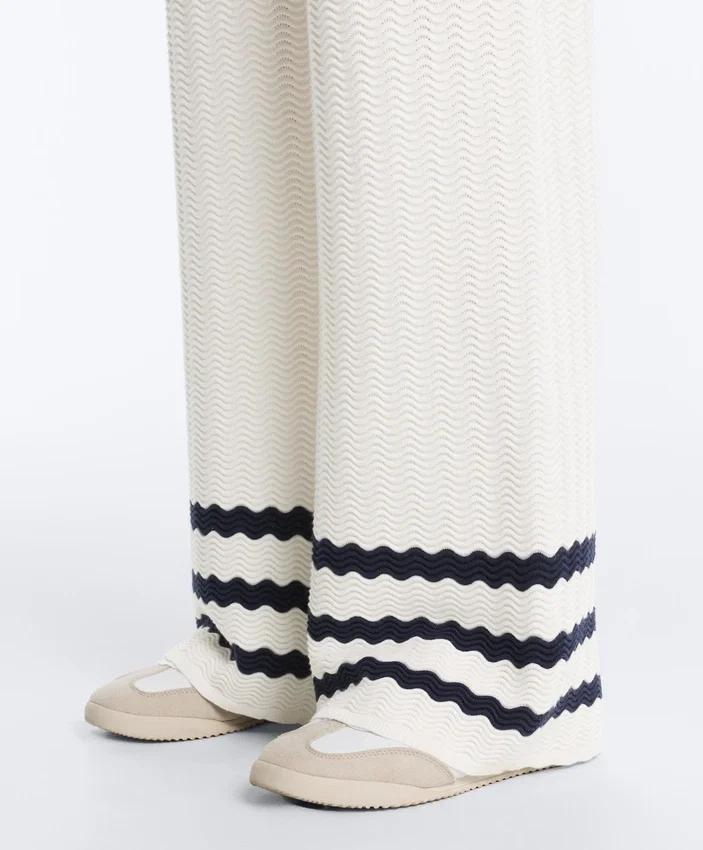 Strickhose mit geradem Bein und Wellenmuster Strickhose mit geradem Bein und Wellenmuster