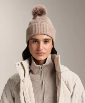 Strickhut aus Wollmischung mit Bommel Strickhut aus Wollmischung mit Bommel