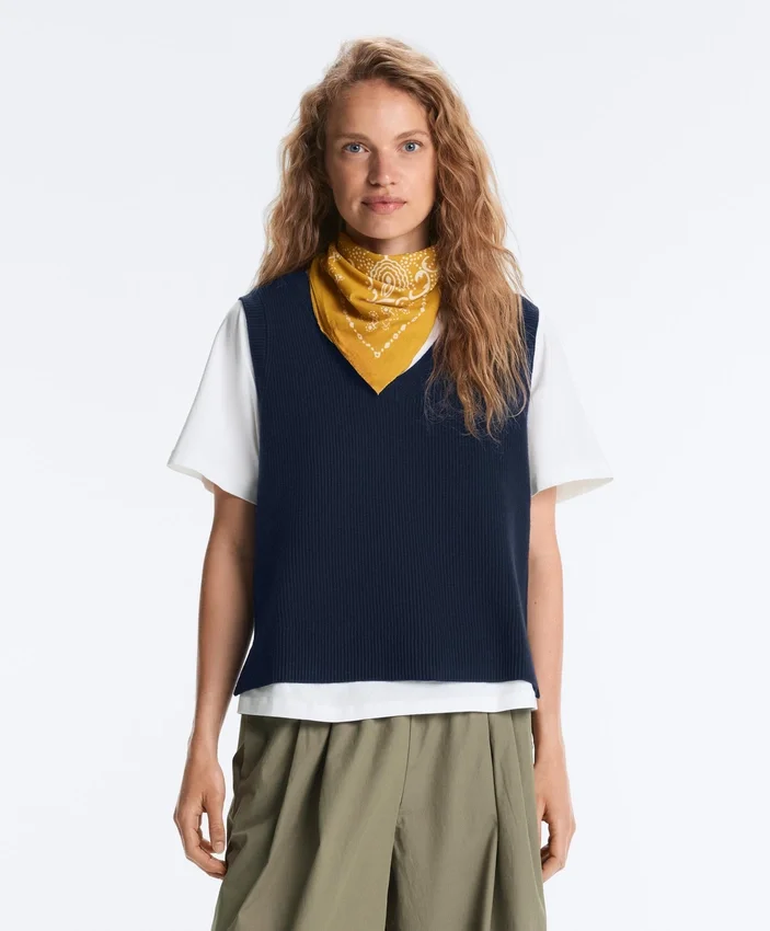 Strickweste mit V-Ausschnitt Strickweste mit V-Ausschnitt